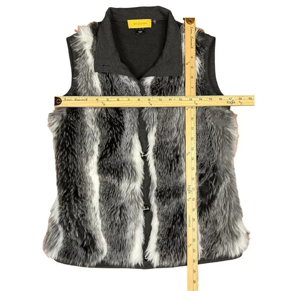 St John Women’s fur zip front vest size P - Picture 4 of 16